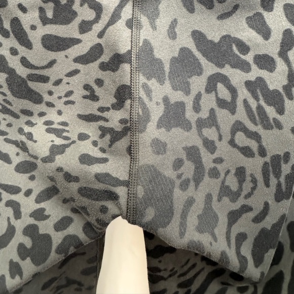 Lululemon Wunder Under Crop Pants - Picture 6 of 7